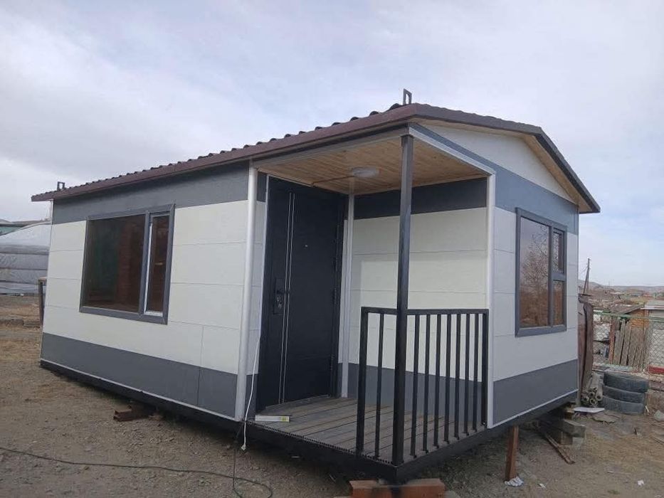 Cand casa din panauri sendwici pe structura metaluca sau din lemn
