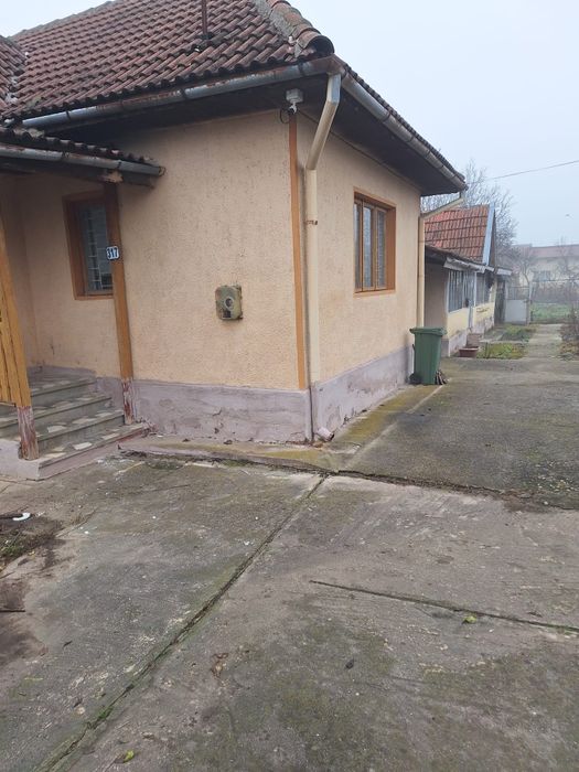 Vând casă în Cornești, poziție excelentă