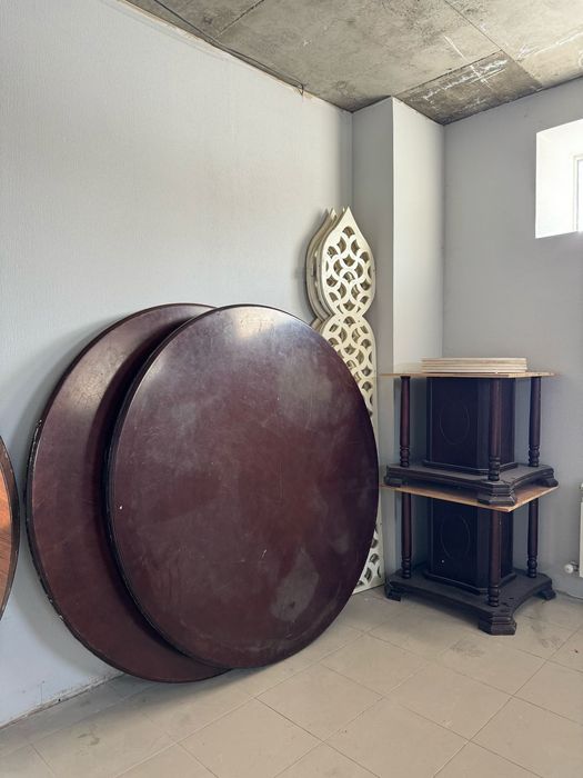 Обеденный круглый стол