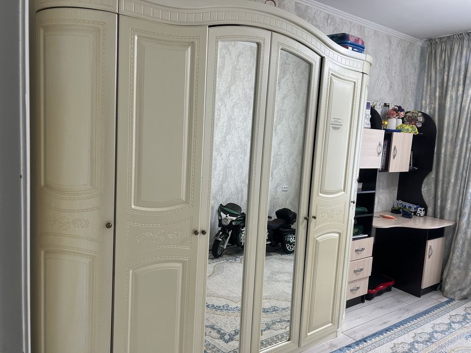 Гарнитур саттылады багасы кол жетiмді