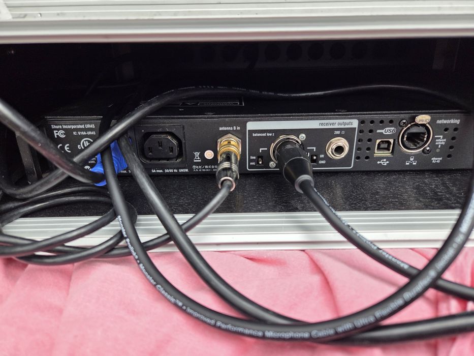 Безжичен Микрофон SHURE UR4S ( R9 - 790- 865 MHz )