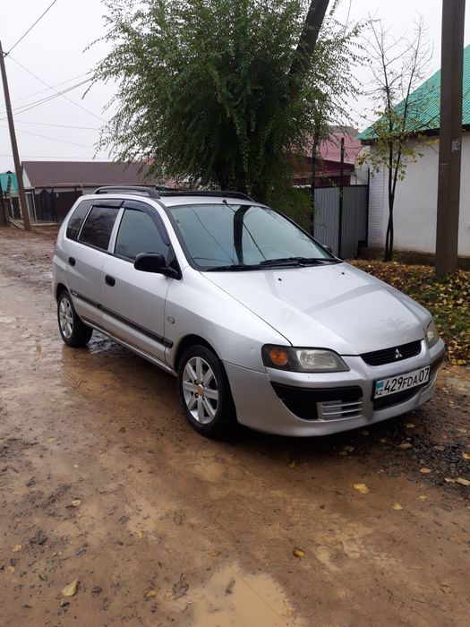 автомашина митсубиси спейс стар
