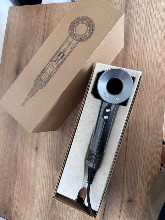 Uscator de par Dyson Supersonic