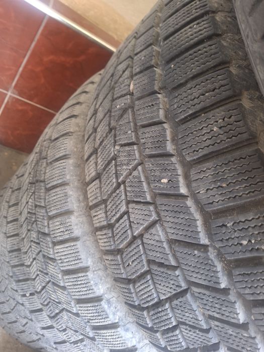 Продам зимние шины с дисками от малибу 1 состояние идеалное без трешин
