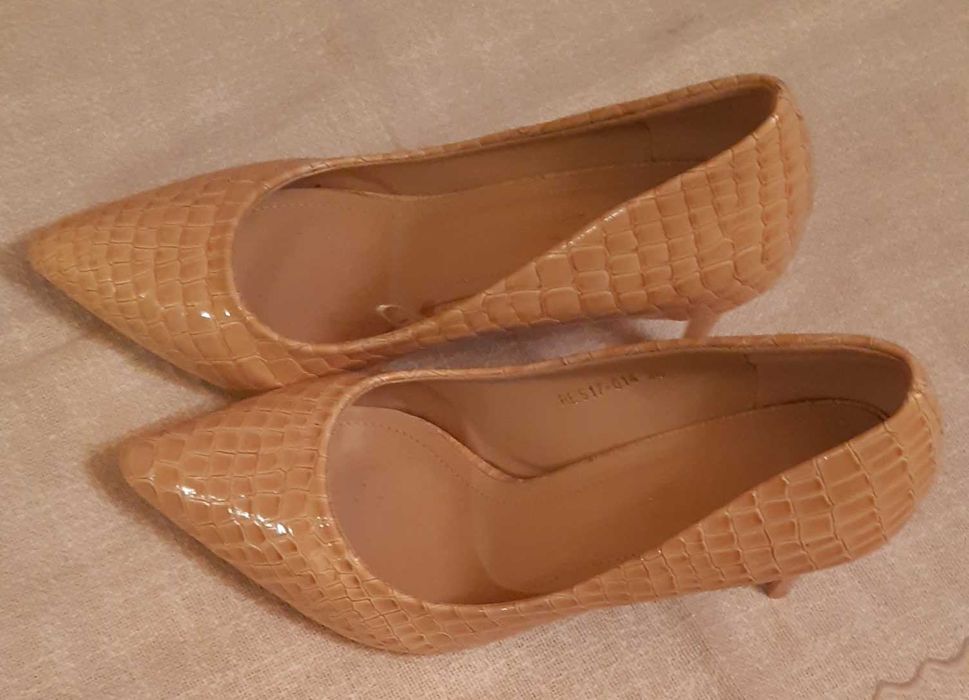 Продавам  нови дамски официални обувки