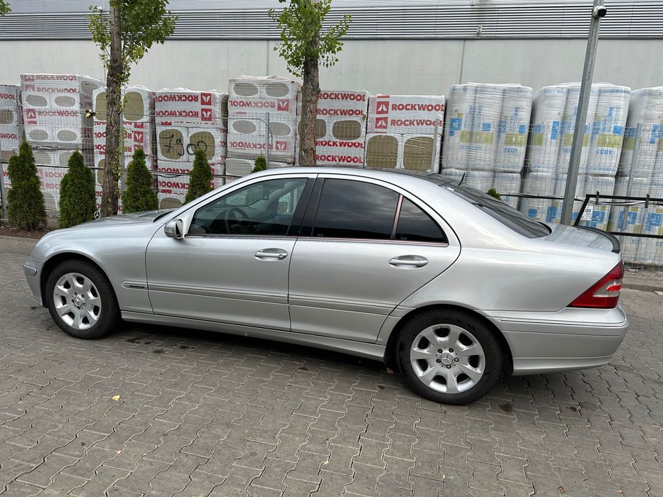 Vând Mercedes w203