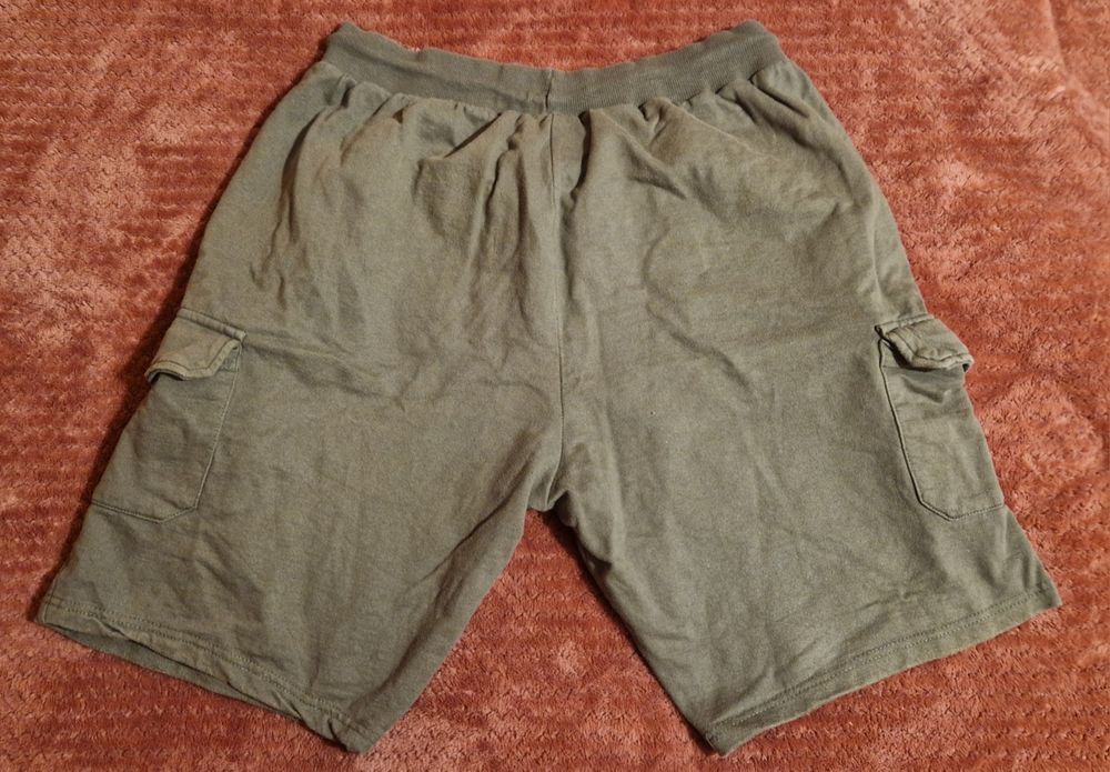 Pantaloni scurți