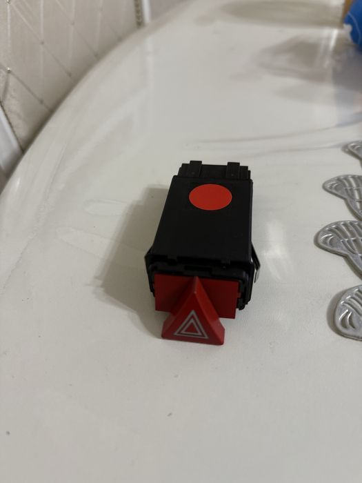 Кнопка аварийки Audi A6 C5