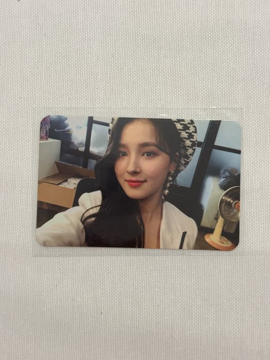 KPOP LOONA + Momoland фотокартички