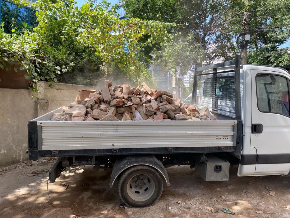 Debarasam moloz si gunoie aducem materiale de balastiera la cerere