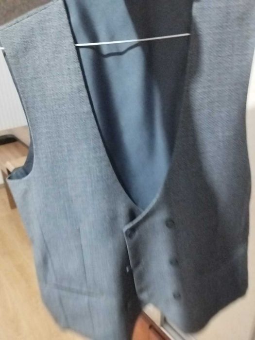 Продам вещи куртка костюм тройка джемпер