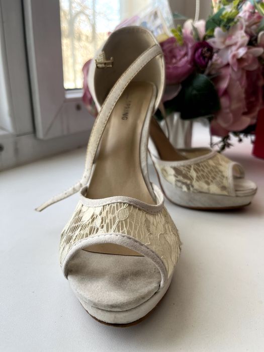 Нежные босоножки, ОЧЕНЬ удобные. Размер 38