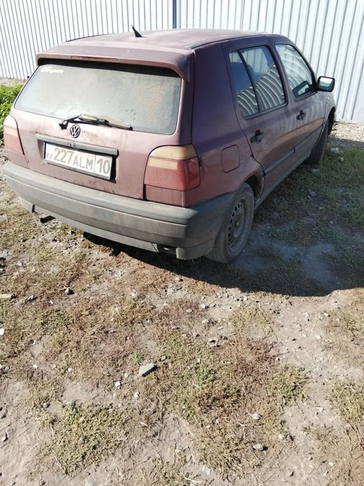 Продам гольф 3 заводится едет