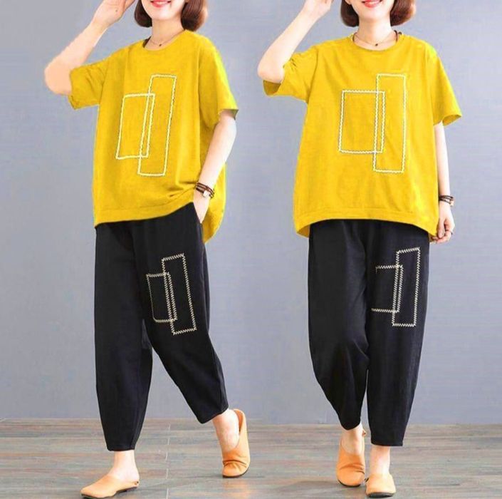 Продам женские костюмы