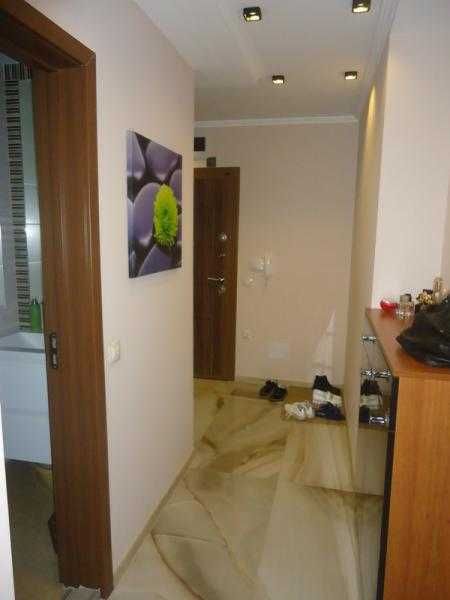 Дава се под наем Тристаен апартамент в Бургас, Център - 100 кв.м за 847.62 € - Снимка #12