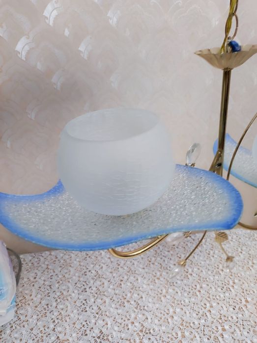 Продам люстру в отличном состояни