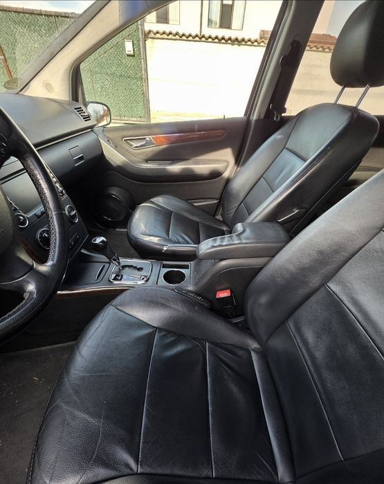Mercedes- benz A200