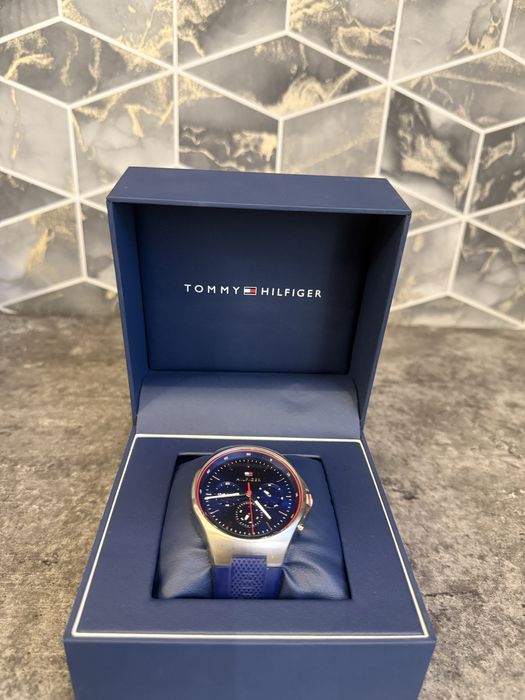 Часы от Tommy Hilfiger (оригиналные) Chronograph