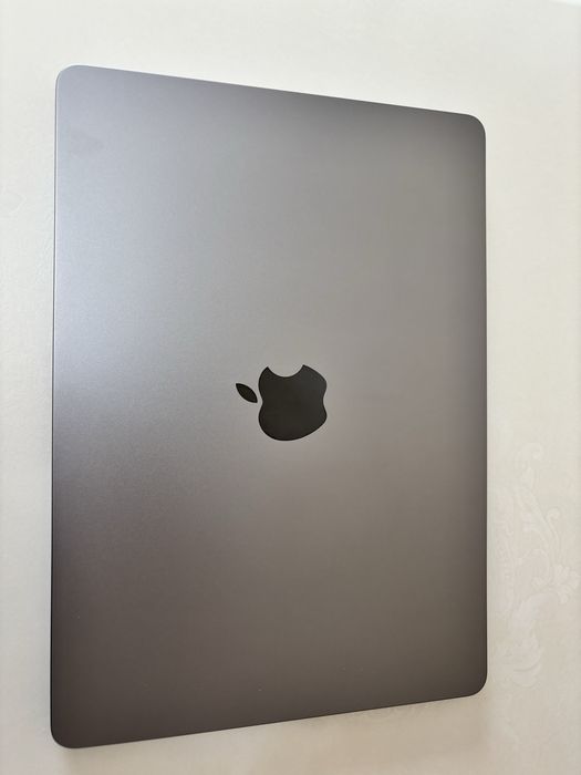 Macbook M2 емкость 100%
