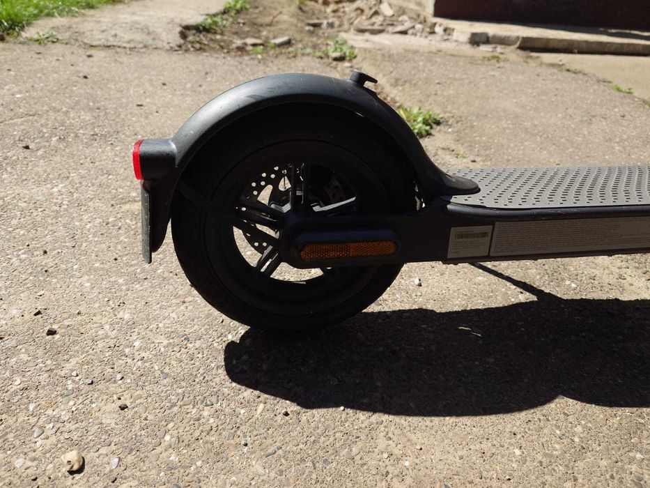 Trotineta electrica Xiaomi Mi Electric Scooter Essential