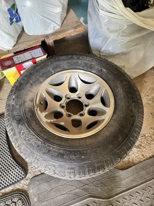 Продам запаску Паджеро 2 с чехлом