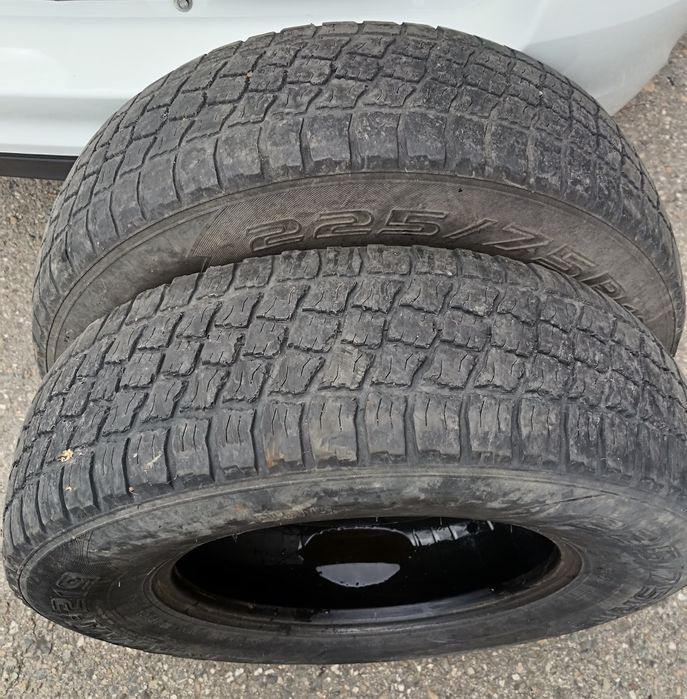 Продам 2 шины  225/75/R16