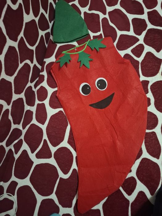 Costum ptr serbari ..ardei rosu