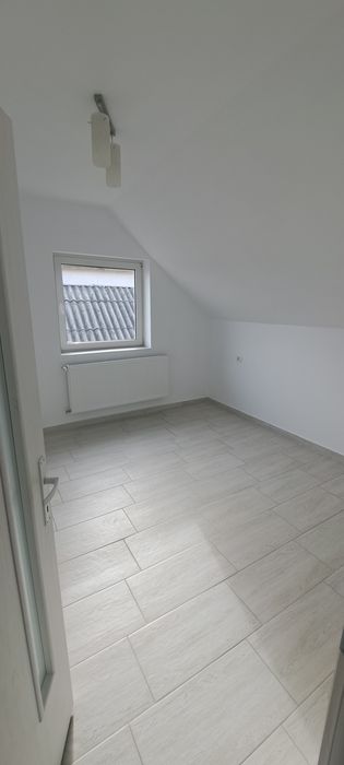 Casă spațioasă de închiriat sau de vânzare în Roznov