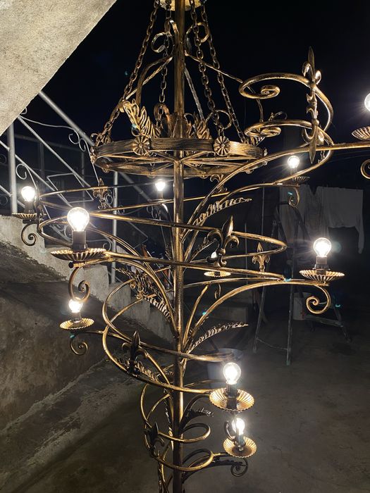 Ръчно изработен кован полилей