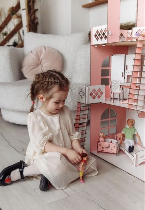 Домик для барби с мебелью  БУ