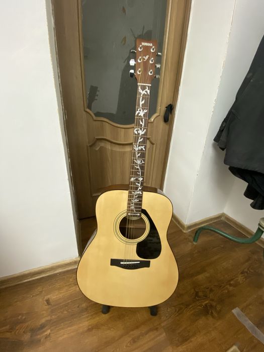 Продается гитара Yamaha F310 + Чехол + Капо + Стойка