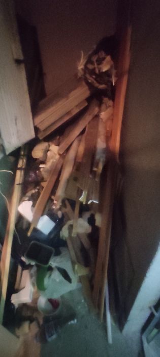 Отдам даром балки рейки кирпичивсё из кладовки рамы деревянные