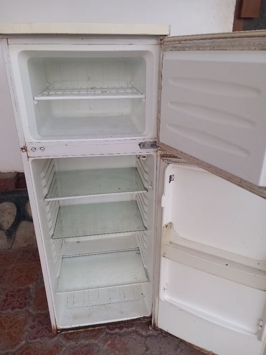 Muzlatgich ROISON sotiladi.
