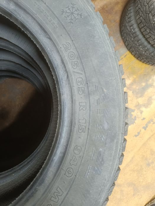 Шины зимние 205/65 R15