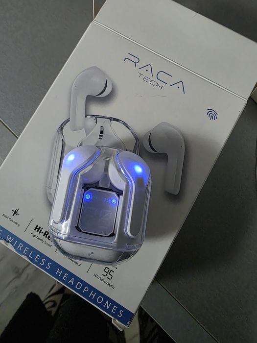 Căști Wireless Raca Tech BK040 – Carcasă Transparentă, Display LED, Noi