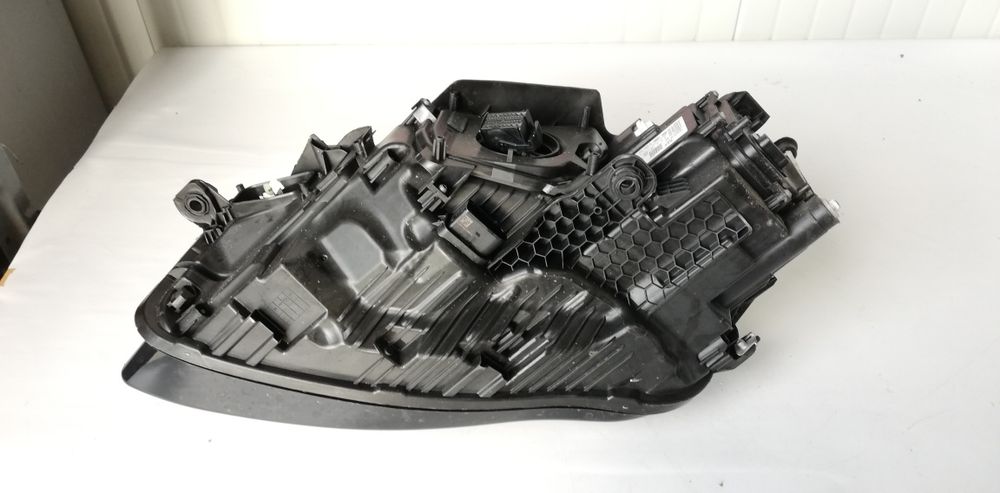 Десен и ляв фар VW Touareg 3 (2018-2024)