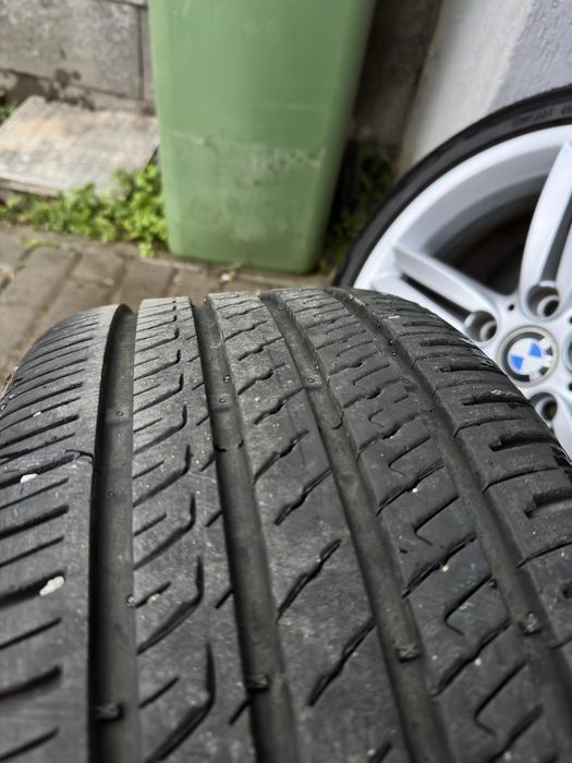 Jante BMW M-sport echipate cu anvelope de vară 215/40 pe față și 245/3