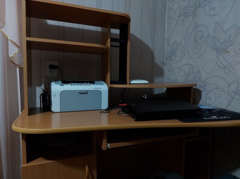 Продам стол для работы/компьютера