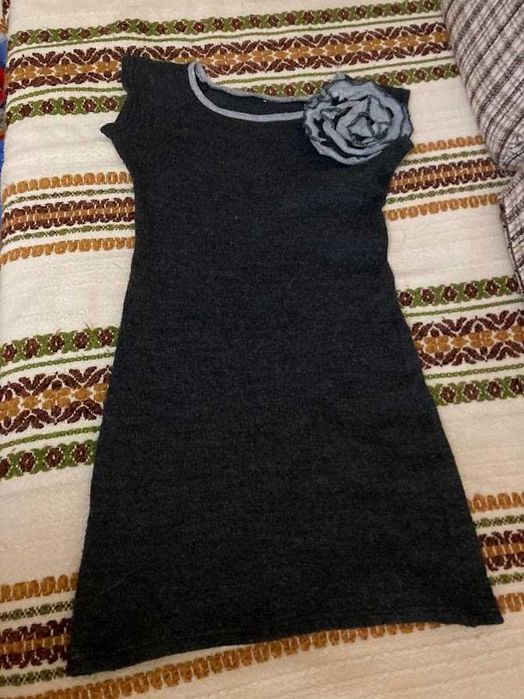 Дамска рокля с красиво цвете