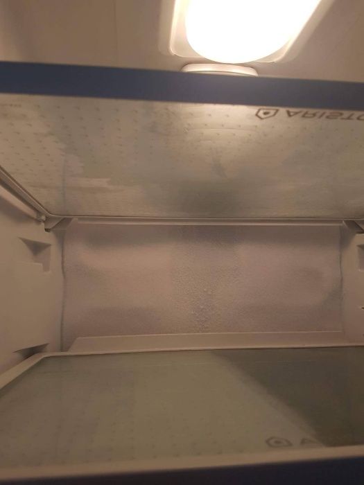 предлагам на части хладилник за вграждане Аристон Хотпойнт BCS 333 A