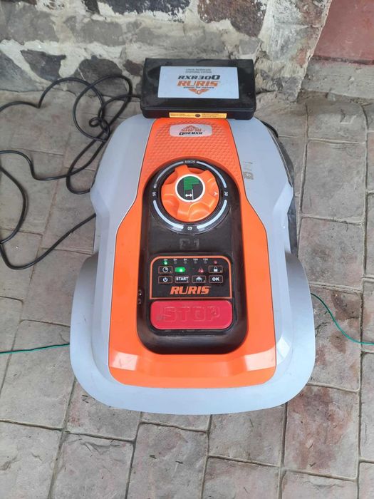 robot tuns iarba ruris 300
