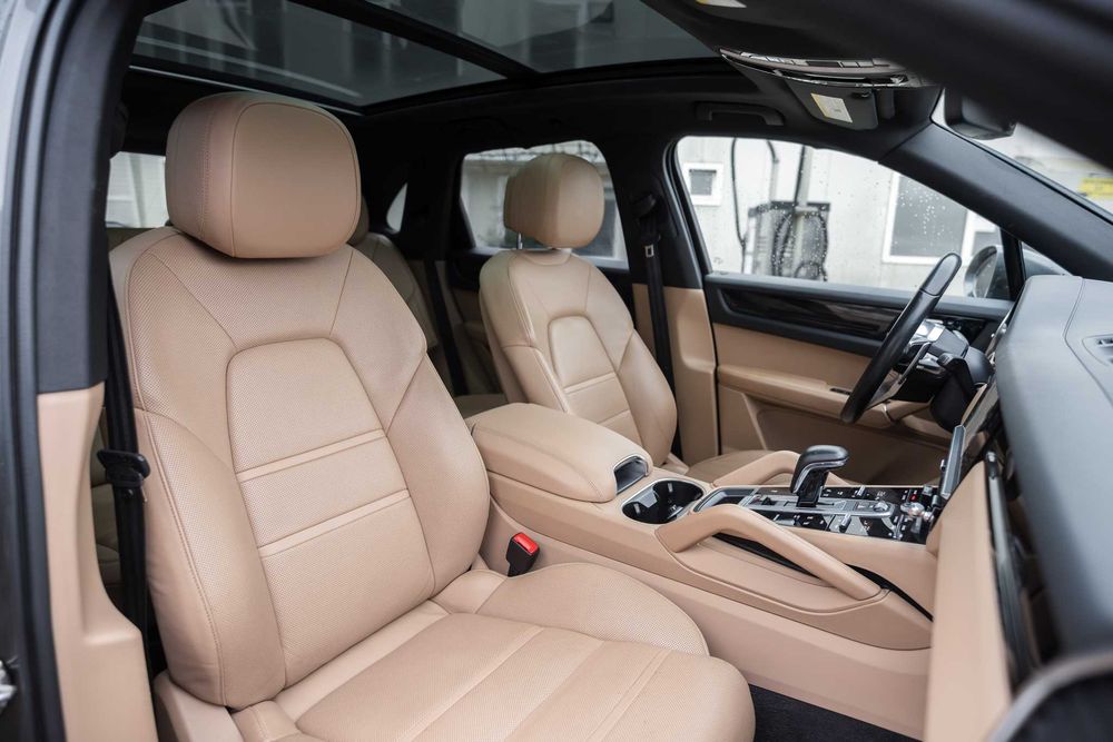 Porsche Cayenne 2021 V6 Premium package / 96 000km