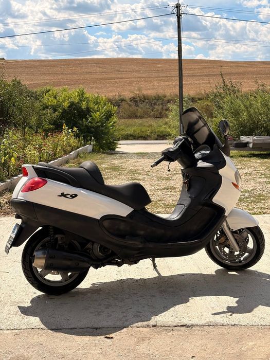 Scuter Piaggio X9 125 CC se conduce cu B