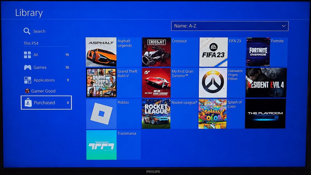 PS4 1TB + PACHET GAMING  CU TV +2 manete + statie incarcare + 4 jocuri pe cd + multe jocuri digitale descarcate!