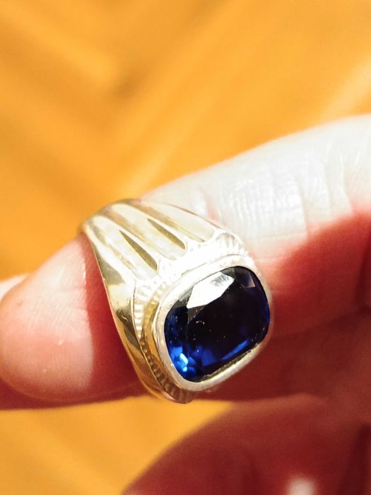 Продавам мъжки сребърен пръстен