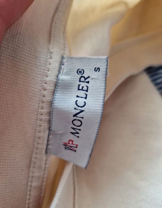 Tricou Moncler purtat