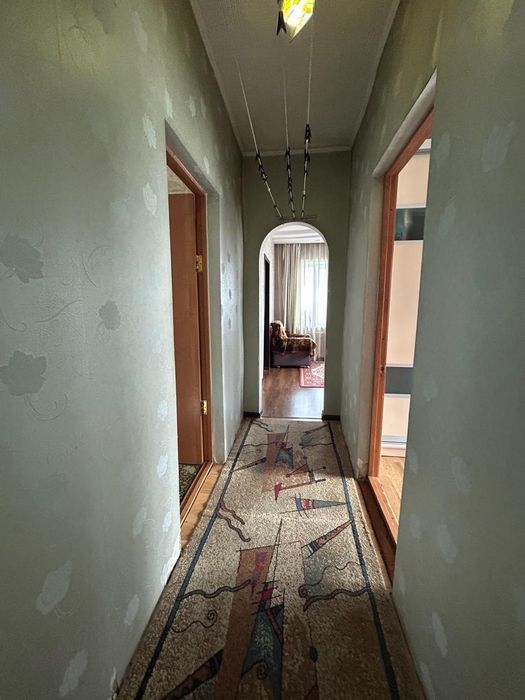 Продаётся 4- комнатный дом на Защите