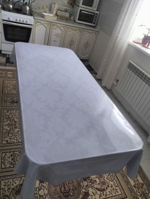 Кухонный стол со стульями