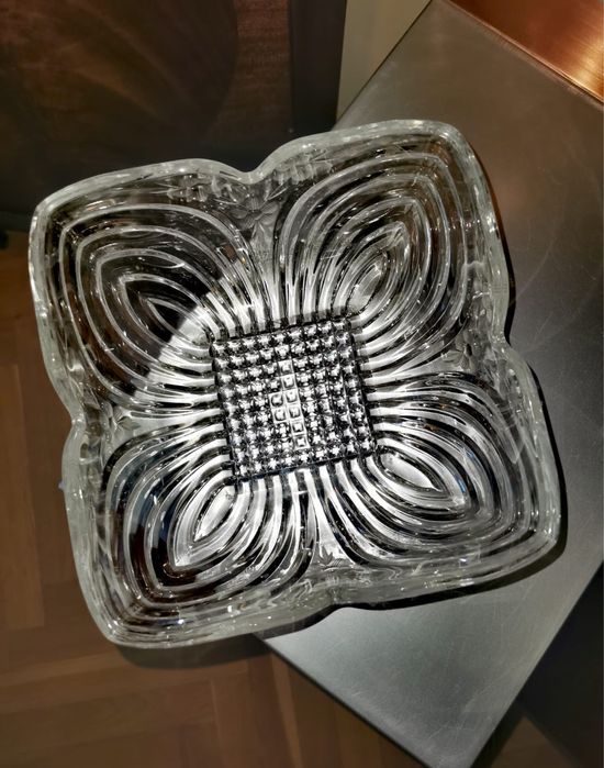 Кристална фруктиера тежка масивна с деликатни флорални гравюри красива