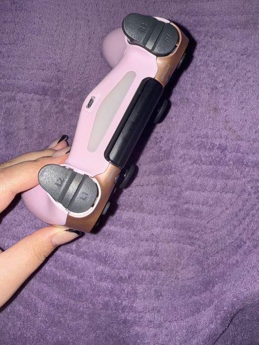 Геймпад,розовый.